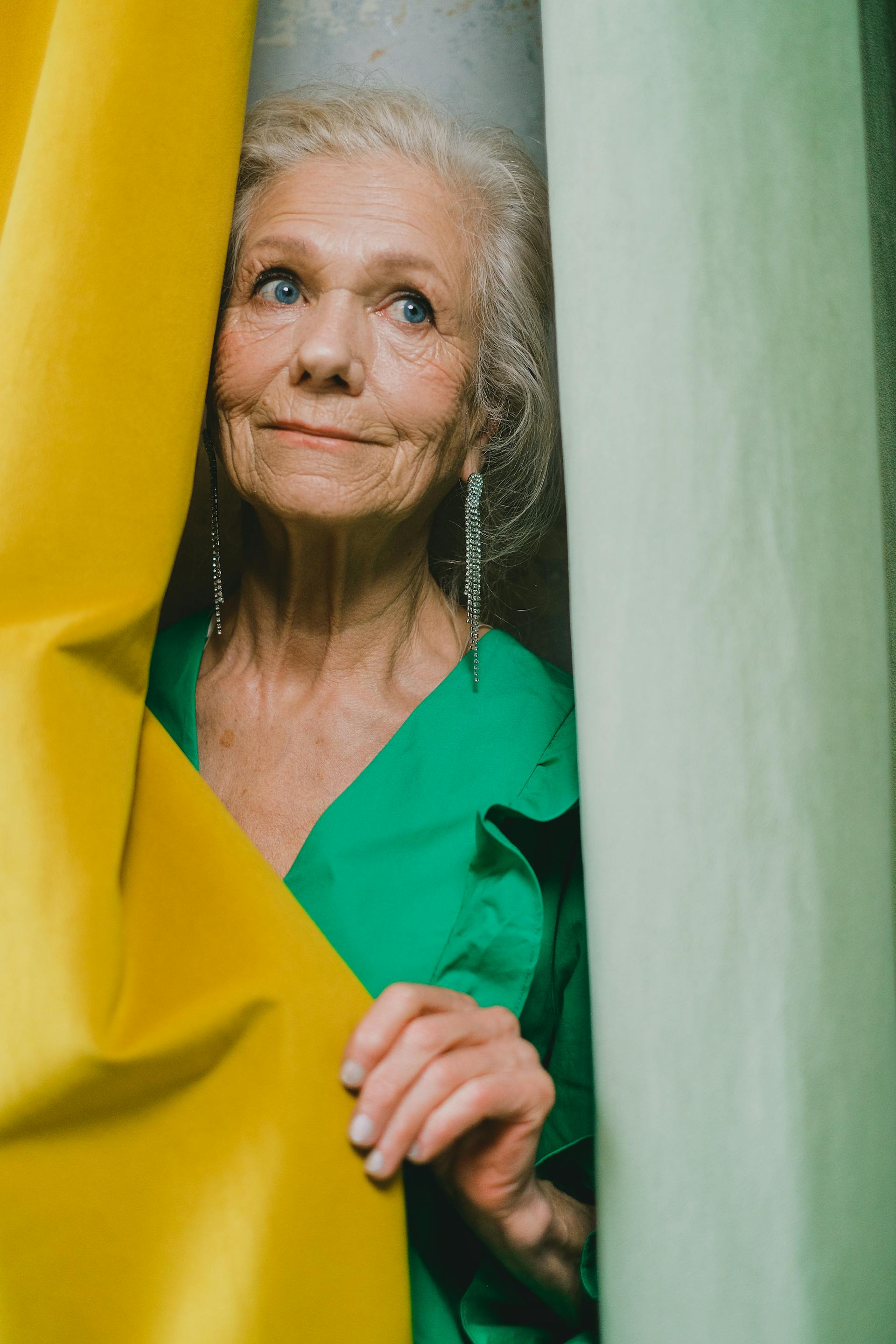 An older woman smiling | Source: Pexels