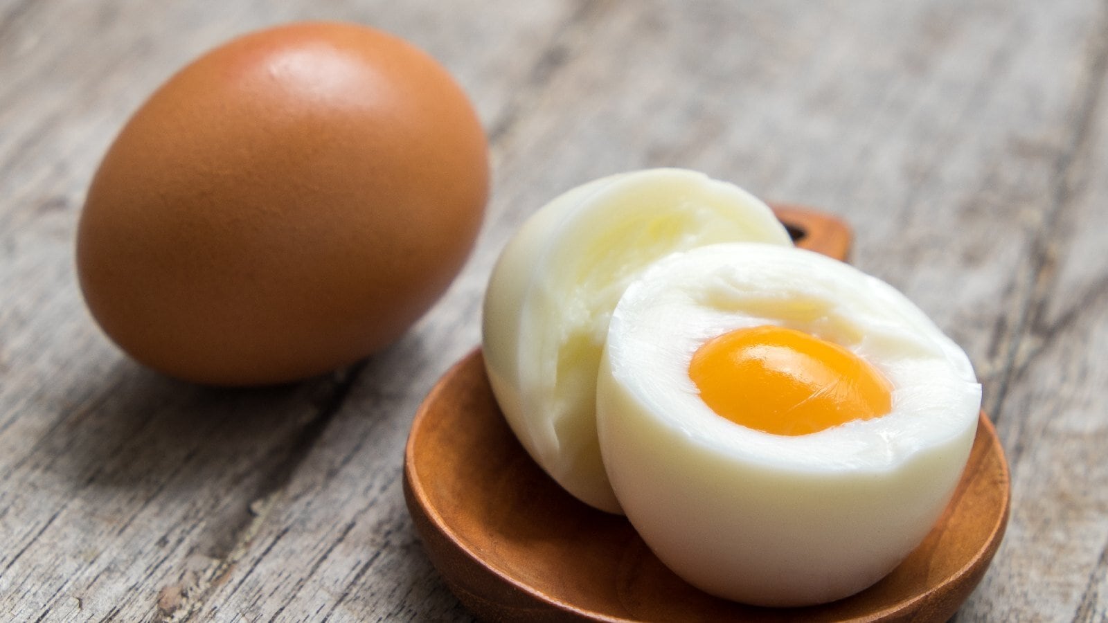 why boiled eggs are good for weight loss and what are its health benefits |  HealthShots